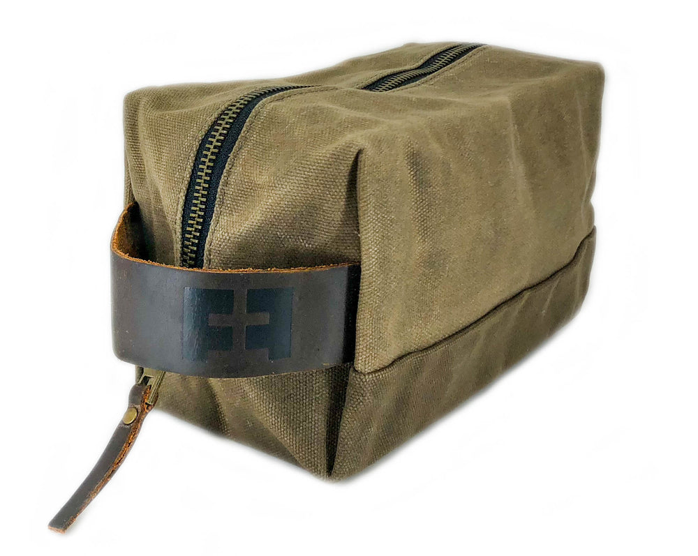 
                
                    Load image into Gallery viewer, the DOPP KIT in EARTH - :: FAT FELT ::
                
            